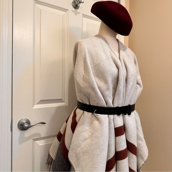 Made In Italy Weekend Max Mara Label-cut Wool Blend Large Cape Sz:OS Fall/Winter - Picture 16 of 16